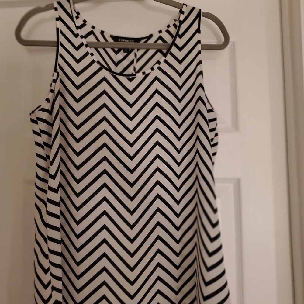 BLACK AND WHITE STRIPED SLEEVLESS TOP SIZE MEDIUM WITH OPEN BACK